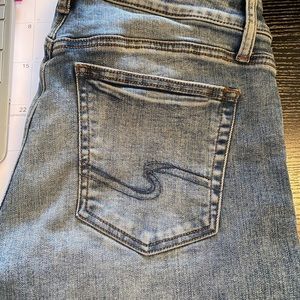 Silver Jeans Avery Straight Leg